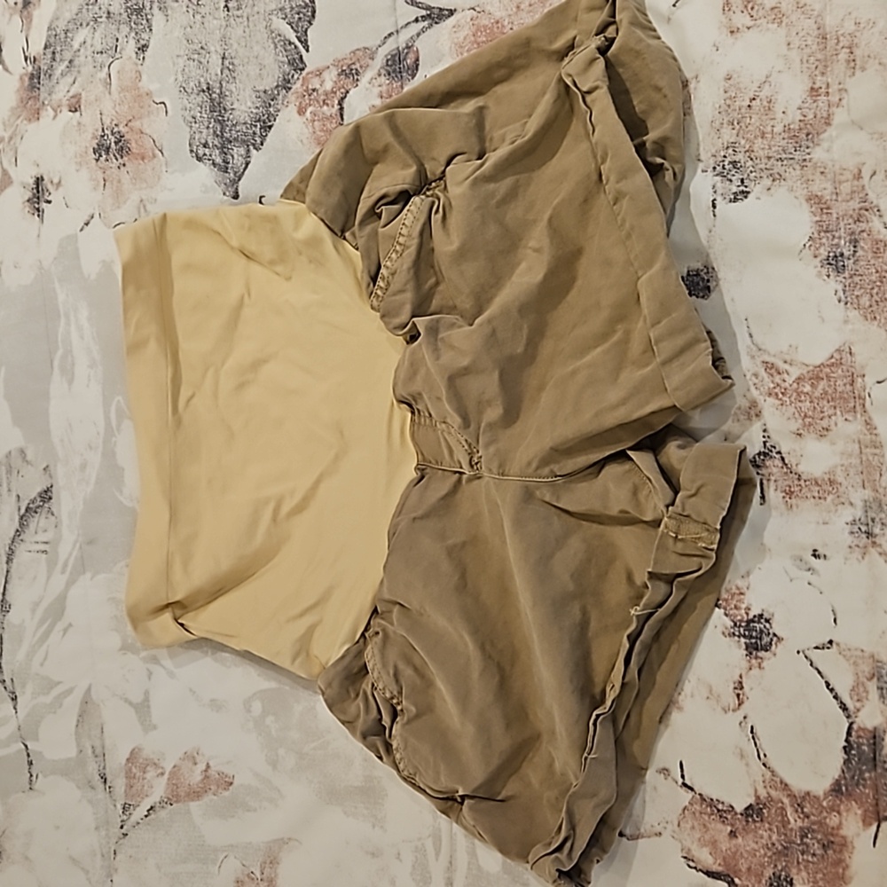 Maternity shorts size 8 aglow